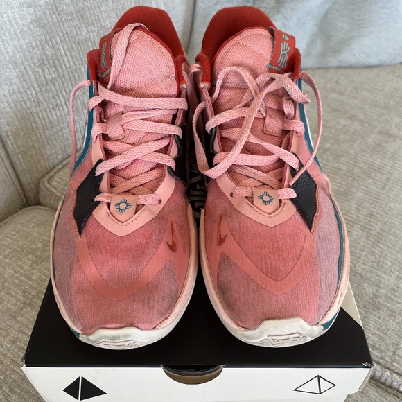 Nike Kyrie Low 5 men's basketball shoe, size 11.5 - Picture 1 of 2